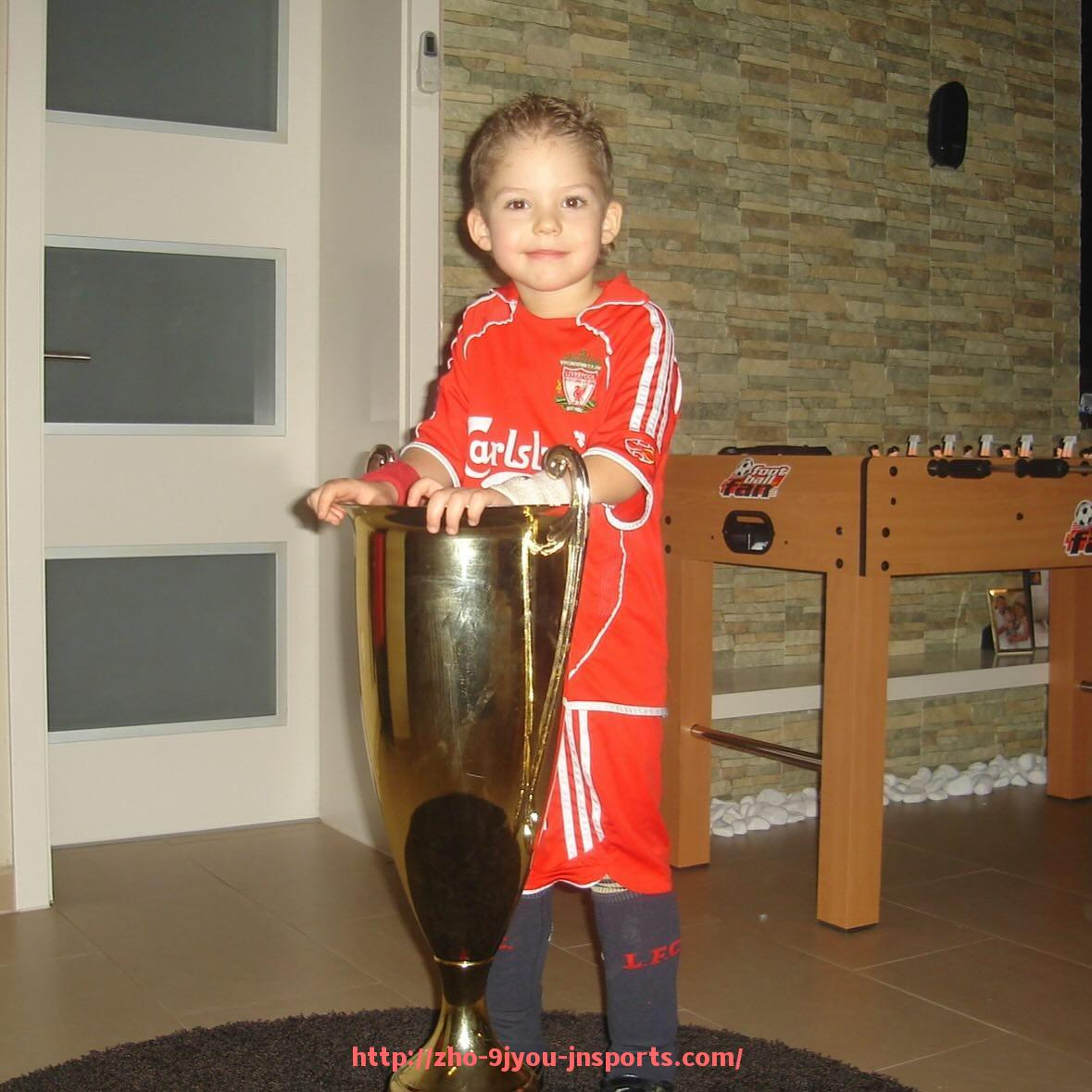 J9九游会登录入口-德甲各俱乐部之间的合作与对立关系分析